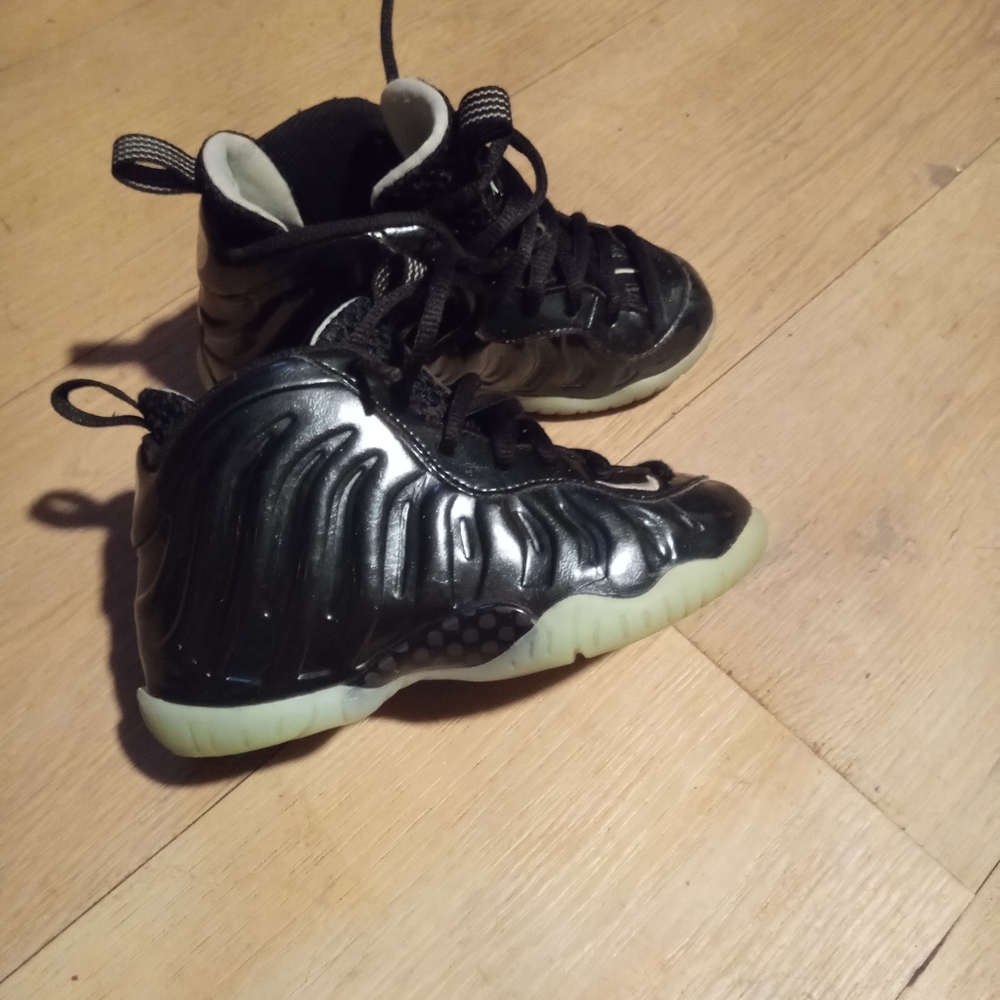 Shoes - Picture 2 of 3